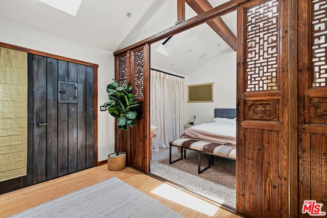 3851 Kingswood Road, Sherman Oaks, CA 91403 — photo 15 of 33