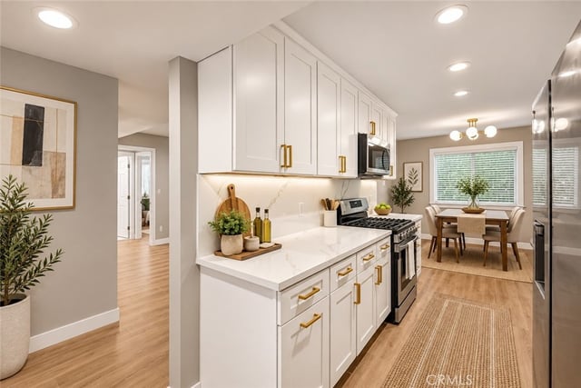 637 N West Knoll 204, West Hollywood, CA 90069 — photo 5 of 19