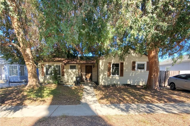 6850 Hesperia, Reseda, CA 91335 — photo 2 of 6