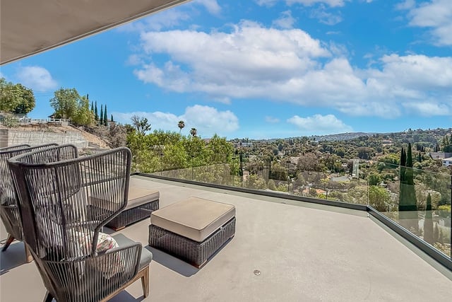 5134 Medina, Woodland Hills, CA 91364 — photo 4 of 58