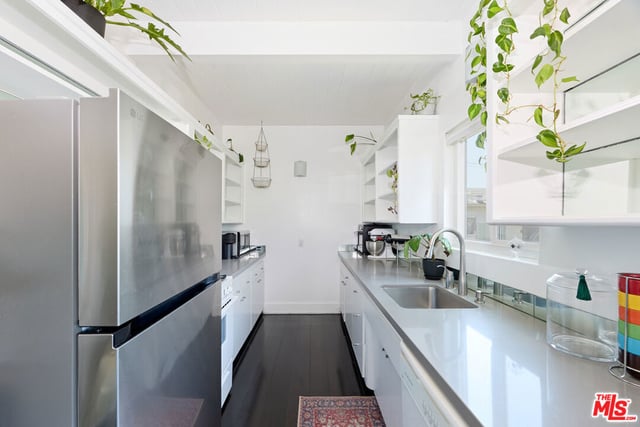 2325 Kansas Avenue 9, Santa Monica, CA 90404 — photo 10 of 18