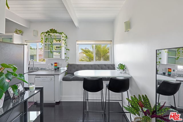 2325 Kansas Avenue 9, Santa Monica, CA 90404 — photo 2 of 18
