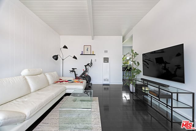 2325 Kansas Avenue 9, Santa Monica, CA 90404 — photo 3 of 18