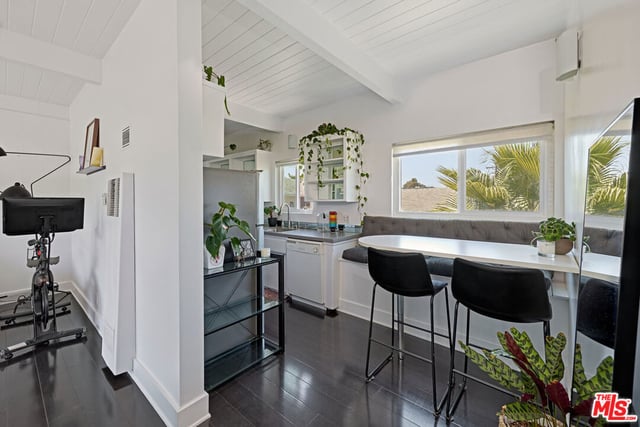 2325 Kansas Avenue 9, Santa Monica, CA 90404 — photo 4 of 18