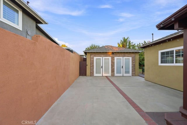 2812 N Buena Vista Street, Burbank, CA 91504 — photo 26 of 33