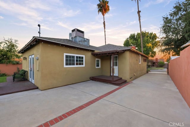 2812 N Buena Vista Street, Burbank, CA 91504 — photo 29 of 33