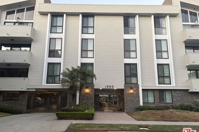 1550 Greenfield Avenue 201, Los Angeles, CA 90025 — photo 12 of 12