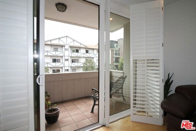 1550 Greenfield Avenue 201, Los Angeles, CA 90025 — photo 9 of 12