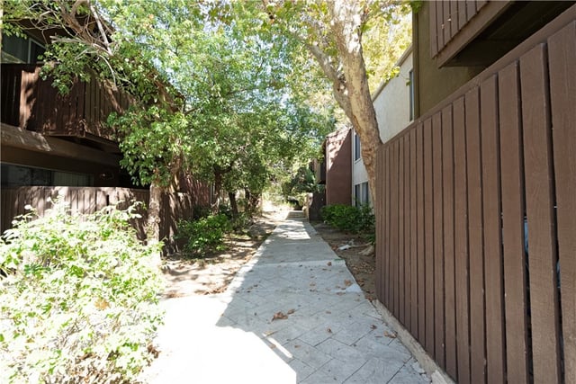 18350 Hatteras 206, Tarzana, CA 91356 — photo 17 of 20