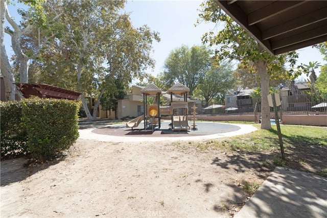 18350 Hatteras 206, Tarzana, CA 91356 — photo 18 of 20