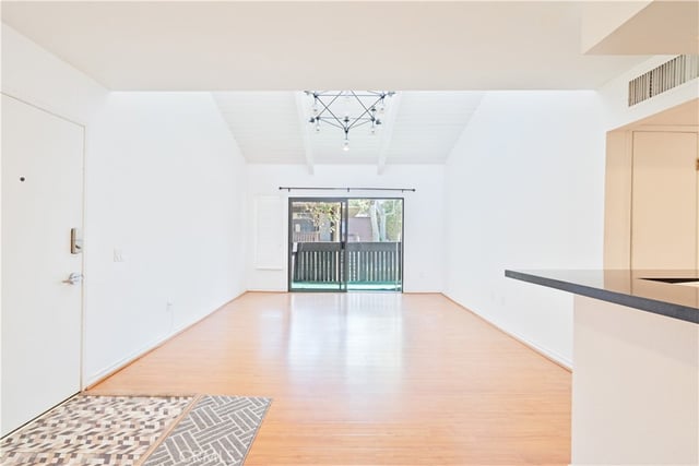 18350 Hatteras 206, Tarzana, CA 91356 — photo 6 of 20