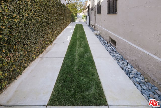 516 N Bronson Avenue, Los Angeles, CA 90004 — photo 21 of 23