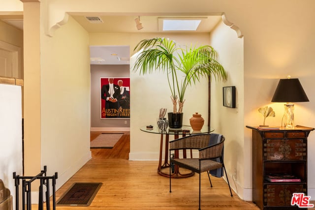 516 N Bronson Avenue, Los Angeles, CA 90004 — photo 6 of 23