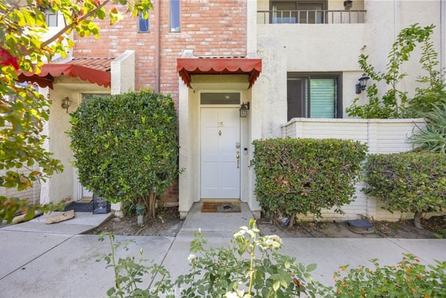 6540 Hayvenhurst Avenue 35, Lake Balboa, CA 91406 — photo 25 of 32