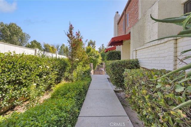 6540 Hayvenhurst Avenue 35, Lake Balboa, CA 91406 — photo 26 of 32