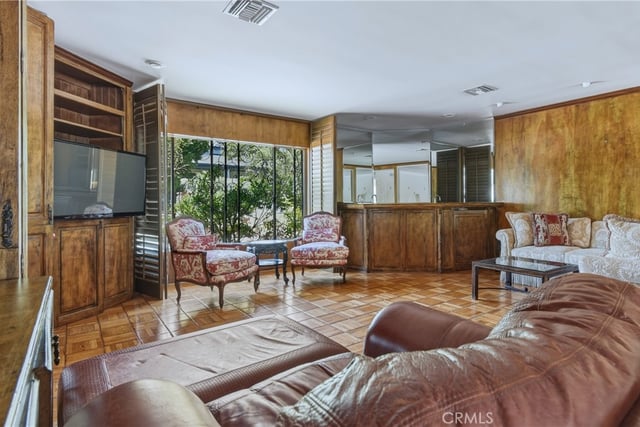 16172 Royal Oak Road, Encino, CA 91436 — photo 11 of 39