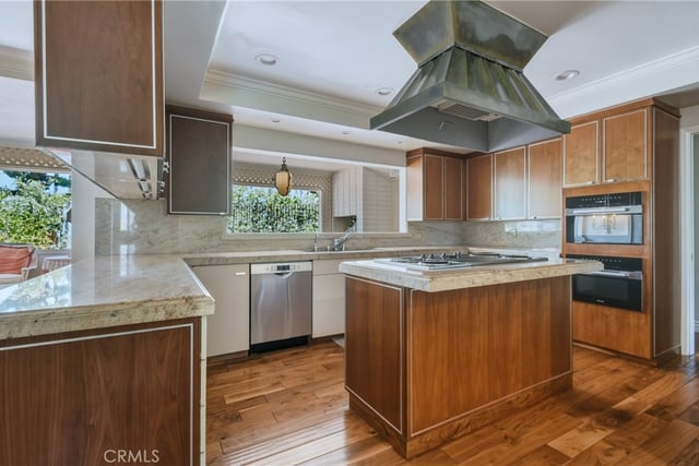 16172 Royal Oak Road, Encino, CA 91436 — photo 14 of 39