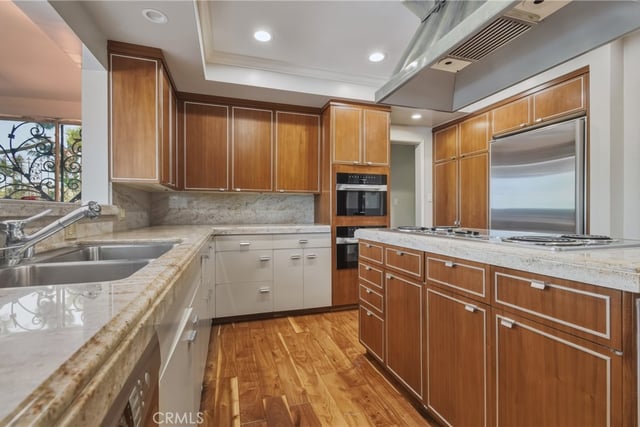 16172 Royal Oak Road, Encino, CA 91436 — photo 15 of 39