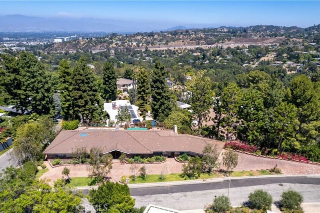 16172 Royal Oak Road, Encino, CA 91436 — photo 36 of 39