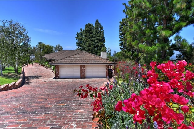 16172 Royal Oak Road, Encino, CA 91436 — photo 4 of 39