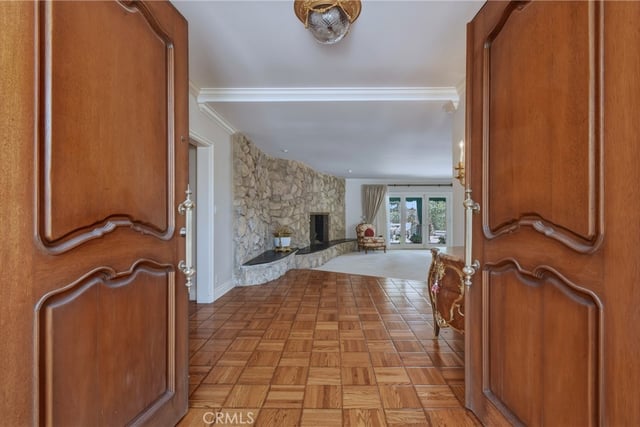 16172 Royal Oak Road, Encino, CA 91436 — photo 7 of 39