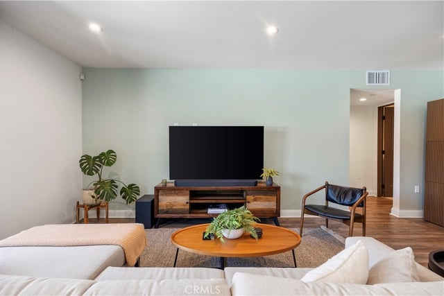 853 S Lucerne 306, Los Angeles, CA 90005 — photo 8 of 26