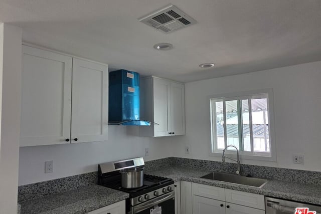 17700 S Avalon Boulevard 204, Carson, CA 90746 — photo 9 of 23
