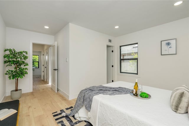 17200 Lanark Street, Lake Balboa, CA 91406 — photo 18 of 24