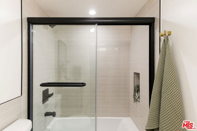 1233 1/2 N June Street, Los Angeles, CA 90038 — photo 22 of 26