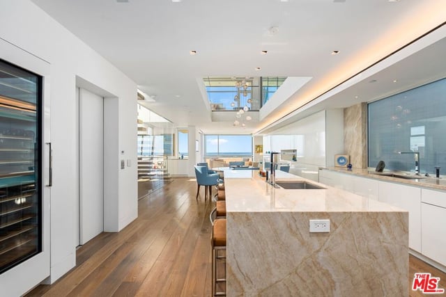 2505 Ocean Front Walk, Venice, CA 90291 — photo 4 of 49