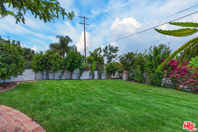 23036 Victory Boulevard, Woodland Hills, CA 91367 — photo 31 of 45