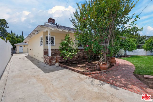 23036 Victory Boulevard, Woodland Hills, CA 91367 — photo 33 of 45