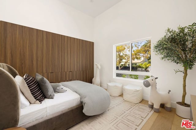 1120 S Lucerne Boulevard, Los Angeles, CA 90019 — photo 40 of 58