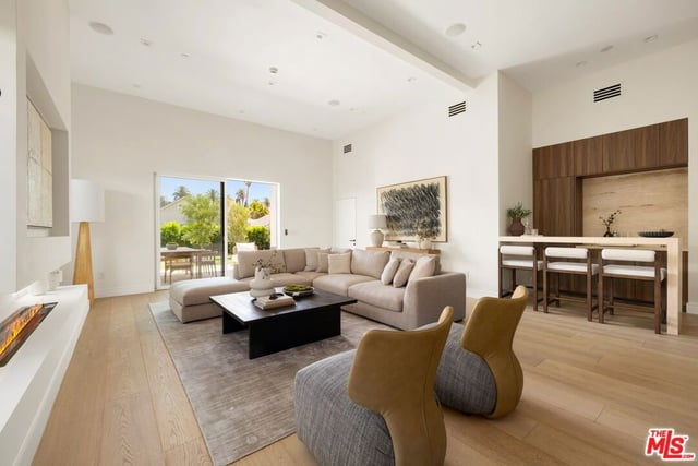 1120 S Lucerne Boulevard, Los Angeles, CA 90019 — photo 43 of 58