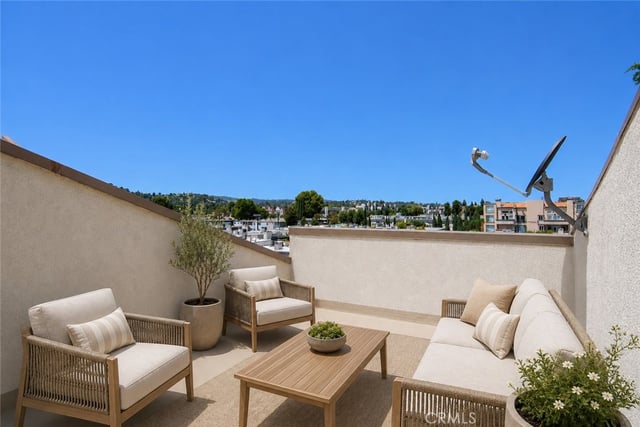 5216 Yarmouth Avenue 307, Encino, CA 91316 — photo 24 of 29