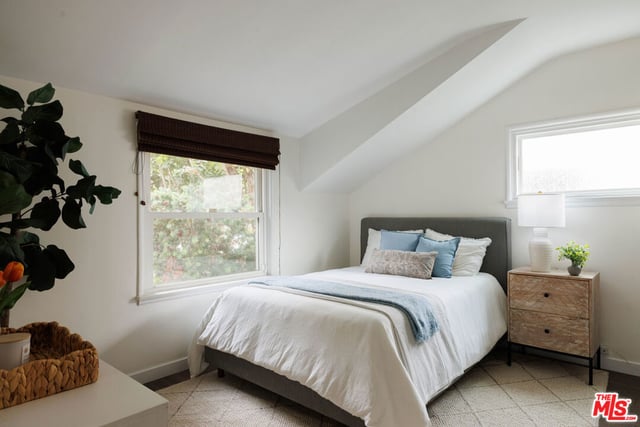 4176 Klump Avenue, Studio City, CA 91602 — photo 7 of 28