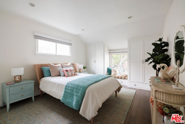 4176 Klump Avenue, Studio City, CA 91602 — photo 8 of 28