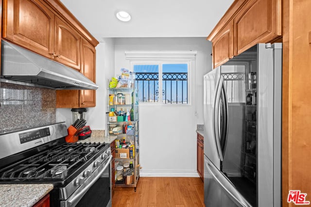 1030 S Norton Avenue 5, Los Angeles, CA 90019 — photo 10 of 31