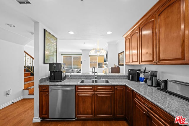 1030 S Norton Avenue 5, Los Angeles, CA 90019 — photo 11 of 31