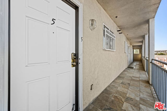 1030 S Norton Avenue 5, Los Angeles, CA 90019 — photo 5 of 31