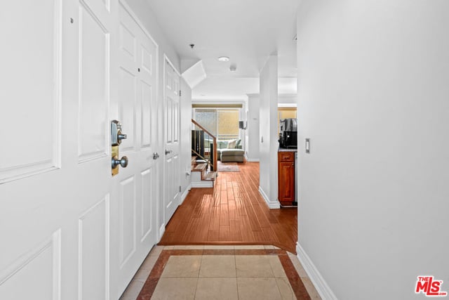 1030 S Norton Avenue 5, Los Angeles, CA 90019 — photo 6 of 31