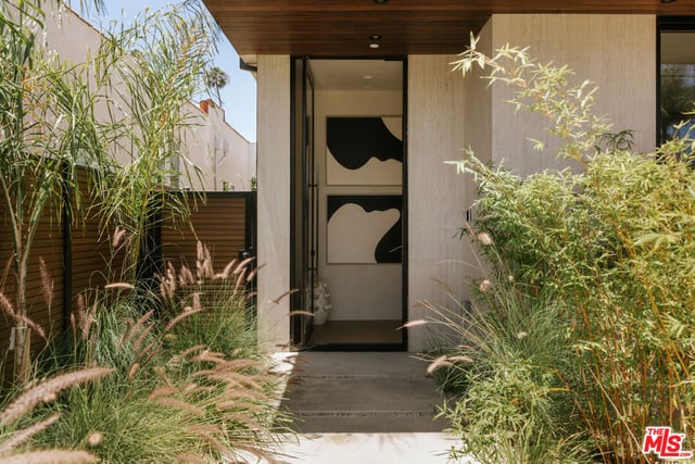 923 Milwood Avenue, Venice, CA 90291 — photo 3 of 29