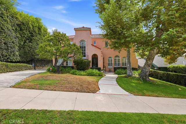 2240 N Berendo, Los Angeles, CA 90027 — photo 2 of 37