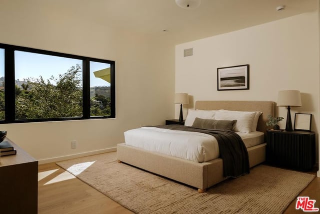 3858 Buena Park Drive, Studio City, CA 91604 — photo 33 of 48