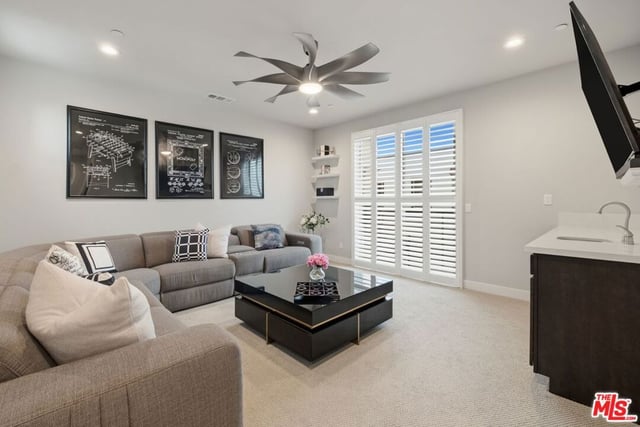 547 Daniel Freeman Circle, Inglewood, CA 90301 — photo 4 of 35