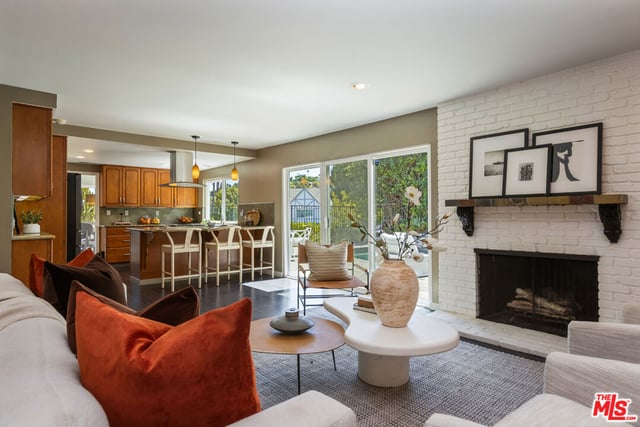 4711 Hermano Drive, Los Angeles, CA 91356 — photo 18 of 48
