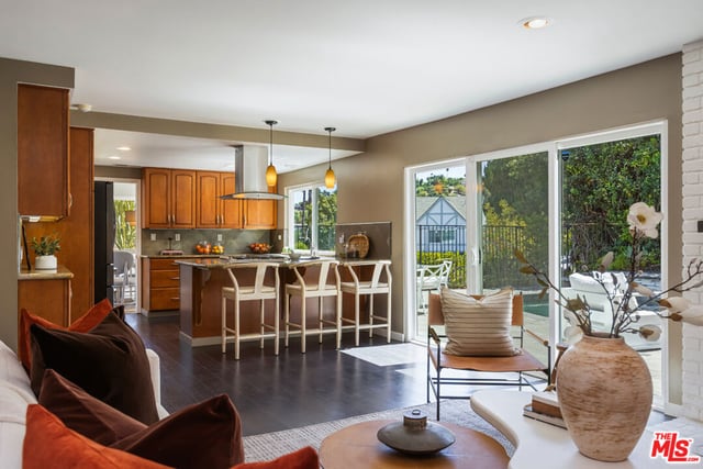 4711 Hermano Drive, Los Angeles, CA 91356 — photo 19 of 48