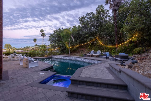 4711 Hermano Drive, Los Angeles, CA 91356 — photo 2 of 48