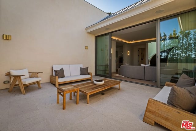 1395 N Doheny Drive, Los Angeles, CA 90069 — photo 13 of 28