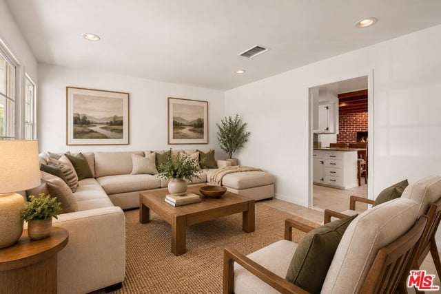 11853 Cantara Street, Los Angeles, CA 91605 — photo 10 of 24